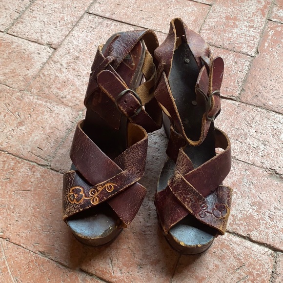 VINTAGE | Leather Sandals - Picture 5 of 9